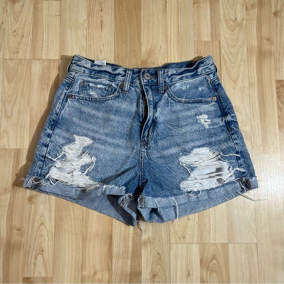American Eagle Light Wash Distressed Mom Short Denim Shorts Size 4 - Picture 1 of 8